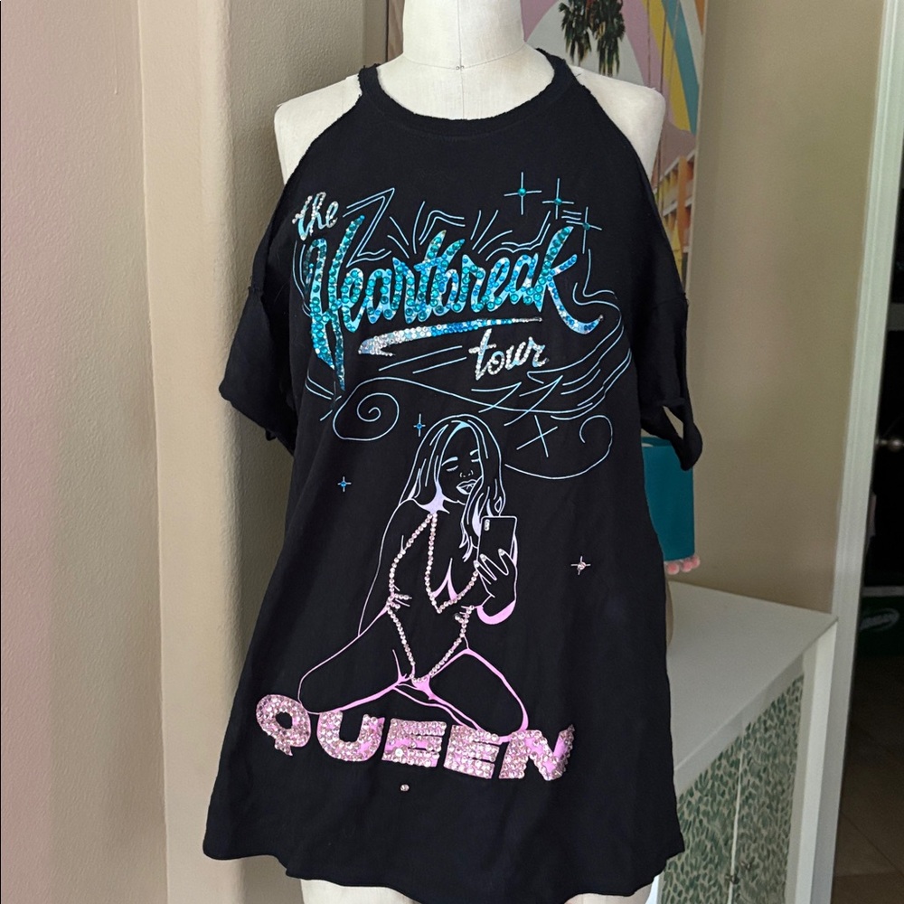Trisha’s Heartbreak Tour Distressed Tee